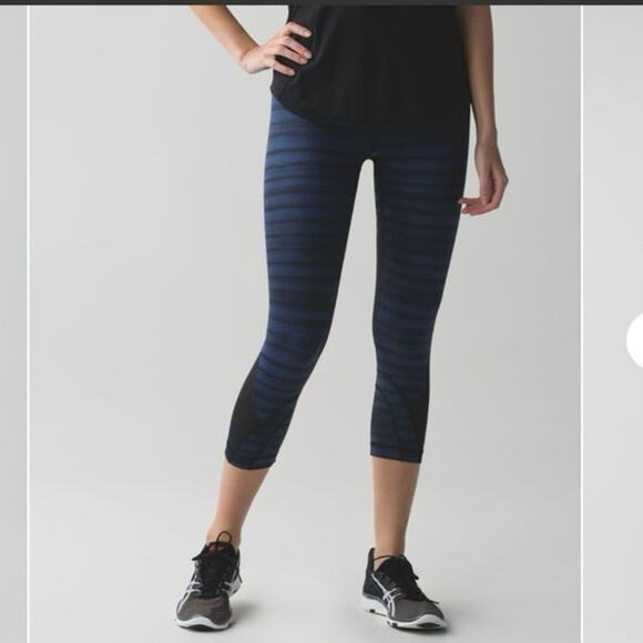 Lululemon Run Inspire Crop II Full On Luxtreme Good Vibes Blue Black Size 8 Yoga - Picture 1 of 10